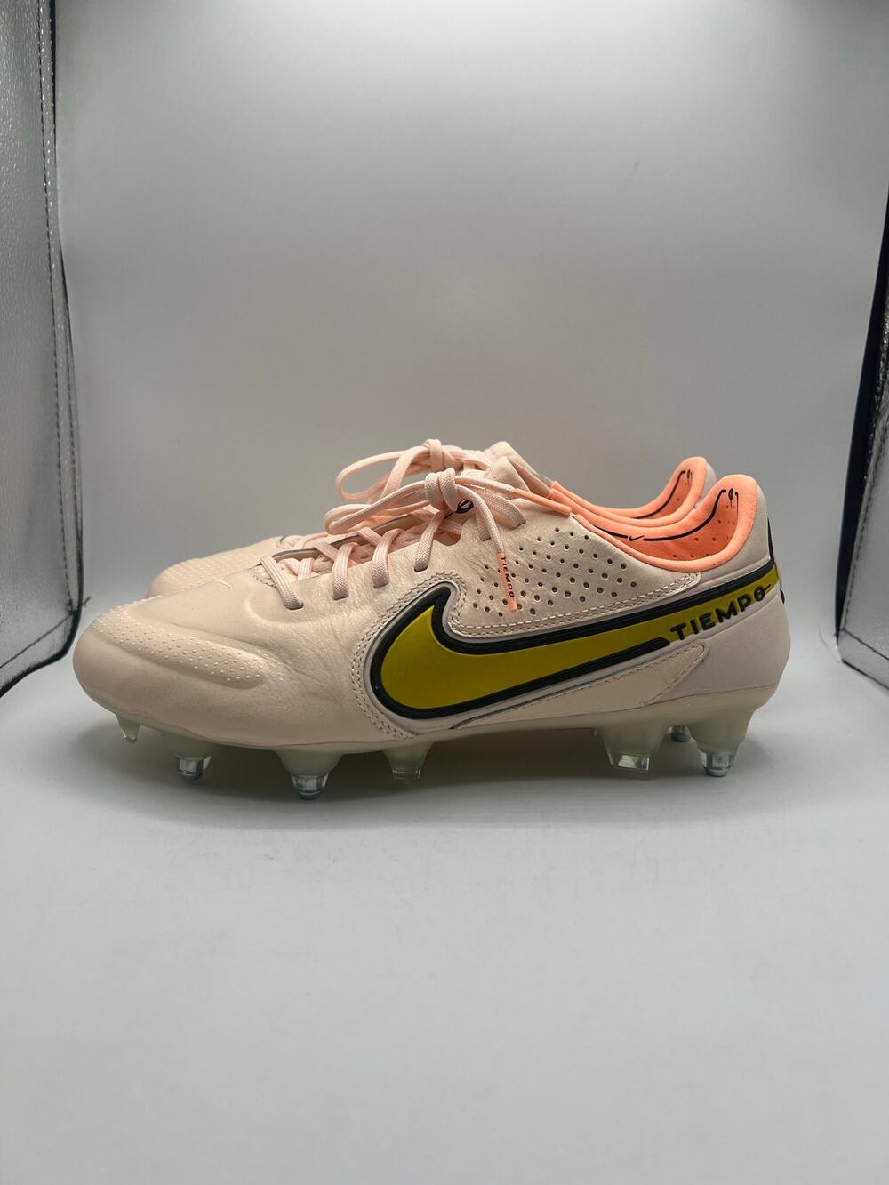 Nike Tiempo Legend 9 Elite SG Pro AC “Lucent Pack” size 6 men’s/7.5 womens